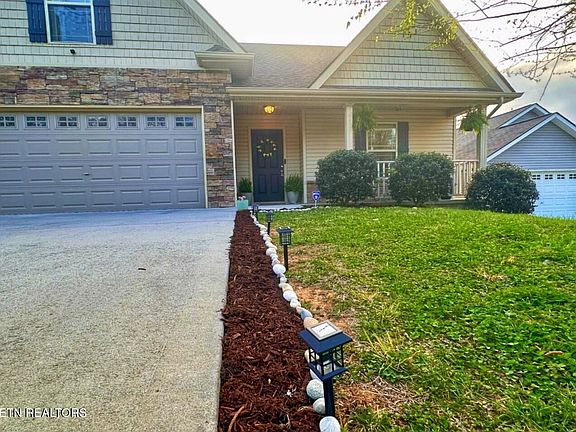 4th image of 1711 Cove Oak Ln