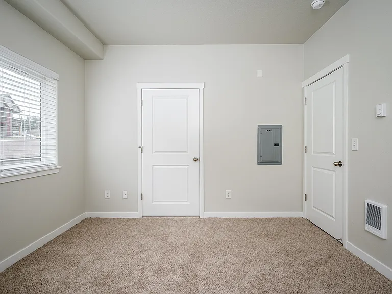 Leverich Apartments — Photo 33