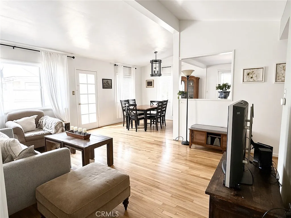 3 bed, 1141 sqft, $4,000 — Photo 4