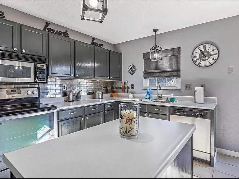 1393 Apple Hollow Dr — Photo 6