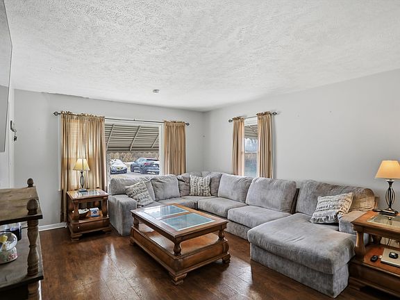 5th image of 1302 N Franklin Rd