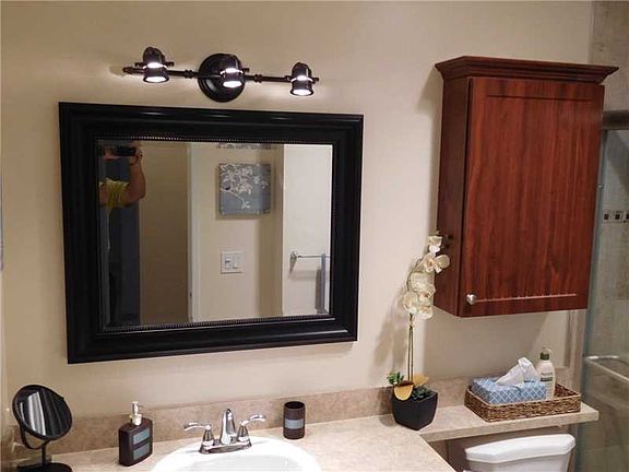 4th image of 700 NE 14th Ave APT 206