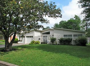 9510 Meadowbriar Ln, Houston, TX 77063