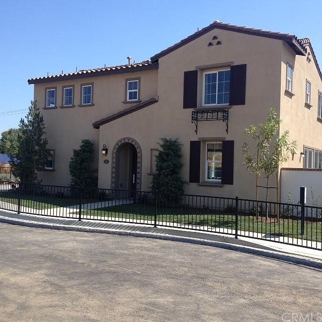 1st image of 403 Encanto Ln