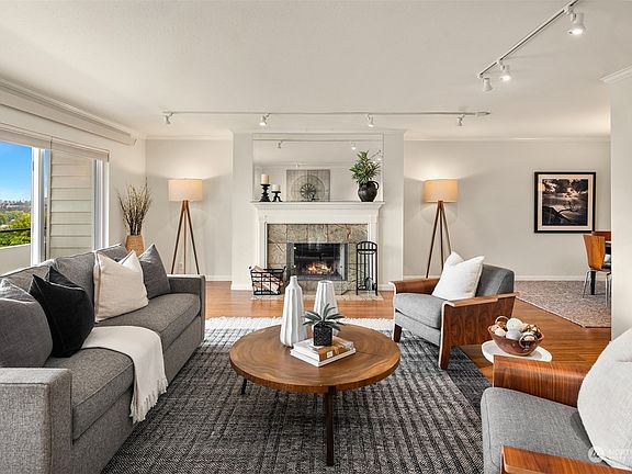 5th image of 2565 Dexter Avenue N #204