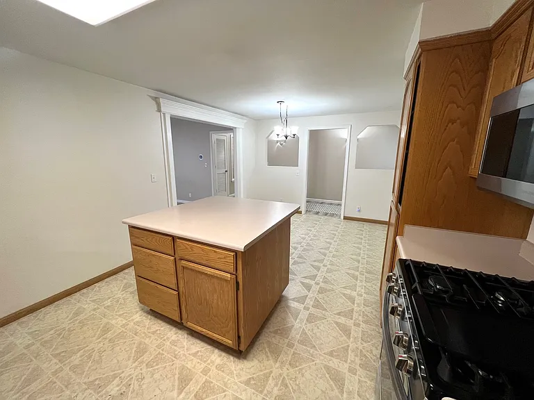 734 Hemlock Ct — Photo 4