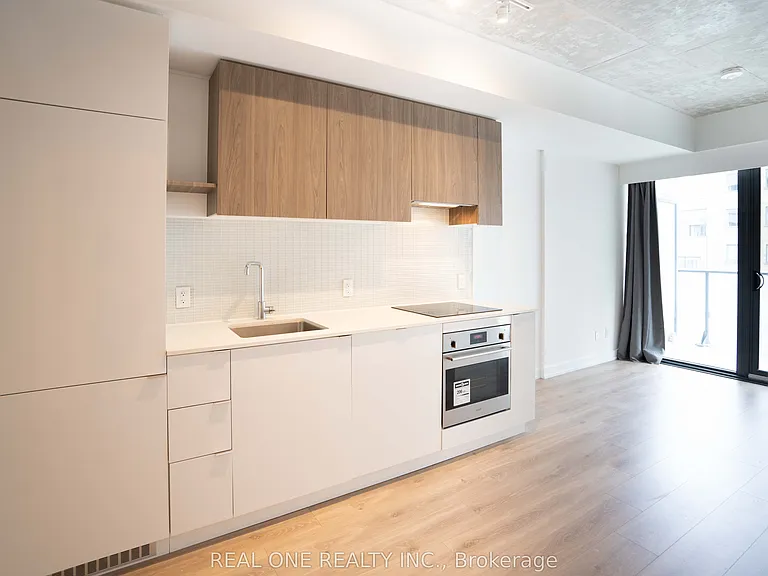 161 Roehampton Ave #318 — Photo 7