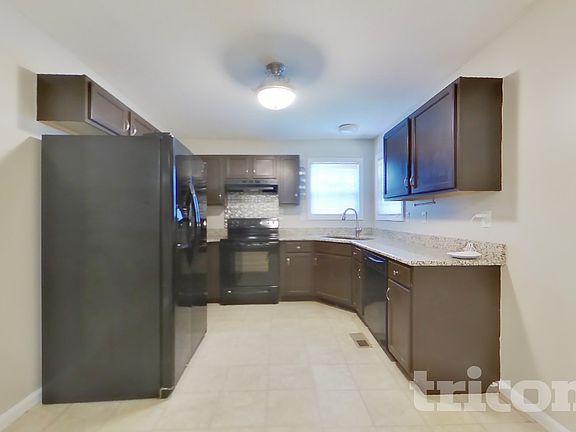 4th image of 52 Spencer Ct