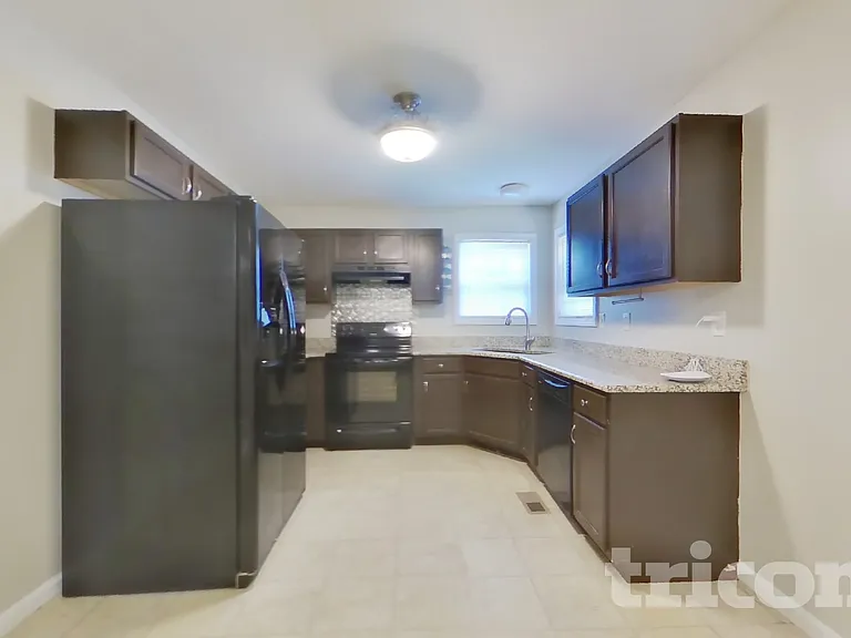 52 Spencer Ct — Photo 4