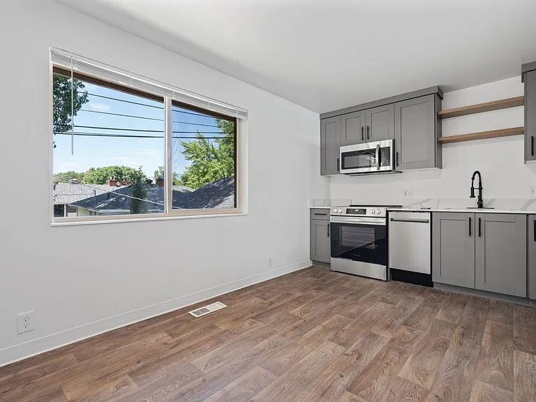 2614 S Green St — Photo 30