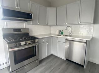 81 Berry Hill Rd #C, Oyster Bay, NY 11771