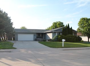 9 Crestview Pl, Kearney, NE 68847