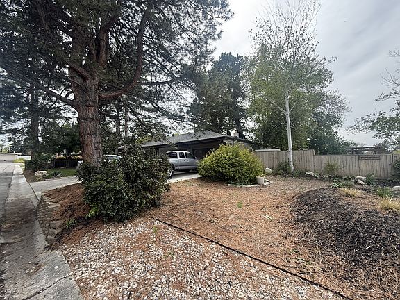 2nd image of 1576 E Lakewood Dr
