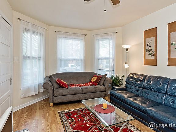 Foyer/Living Room