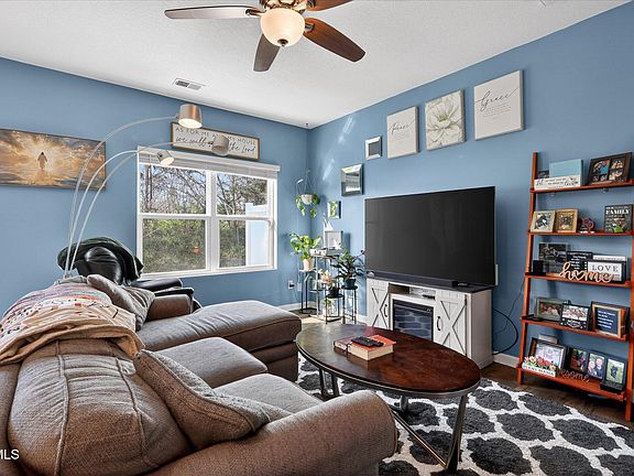 5th image of 1028 Saylors Pl