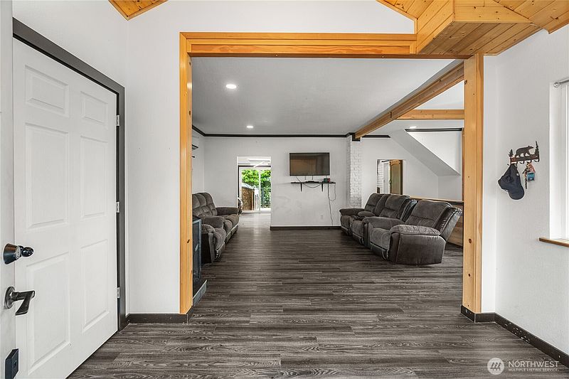 4th image of 908 N Jeffries Street