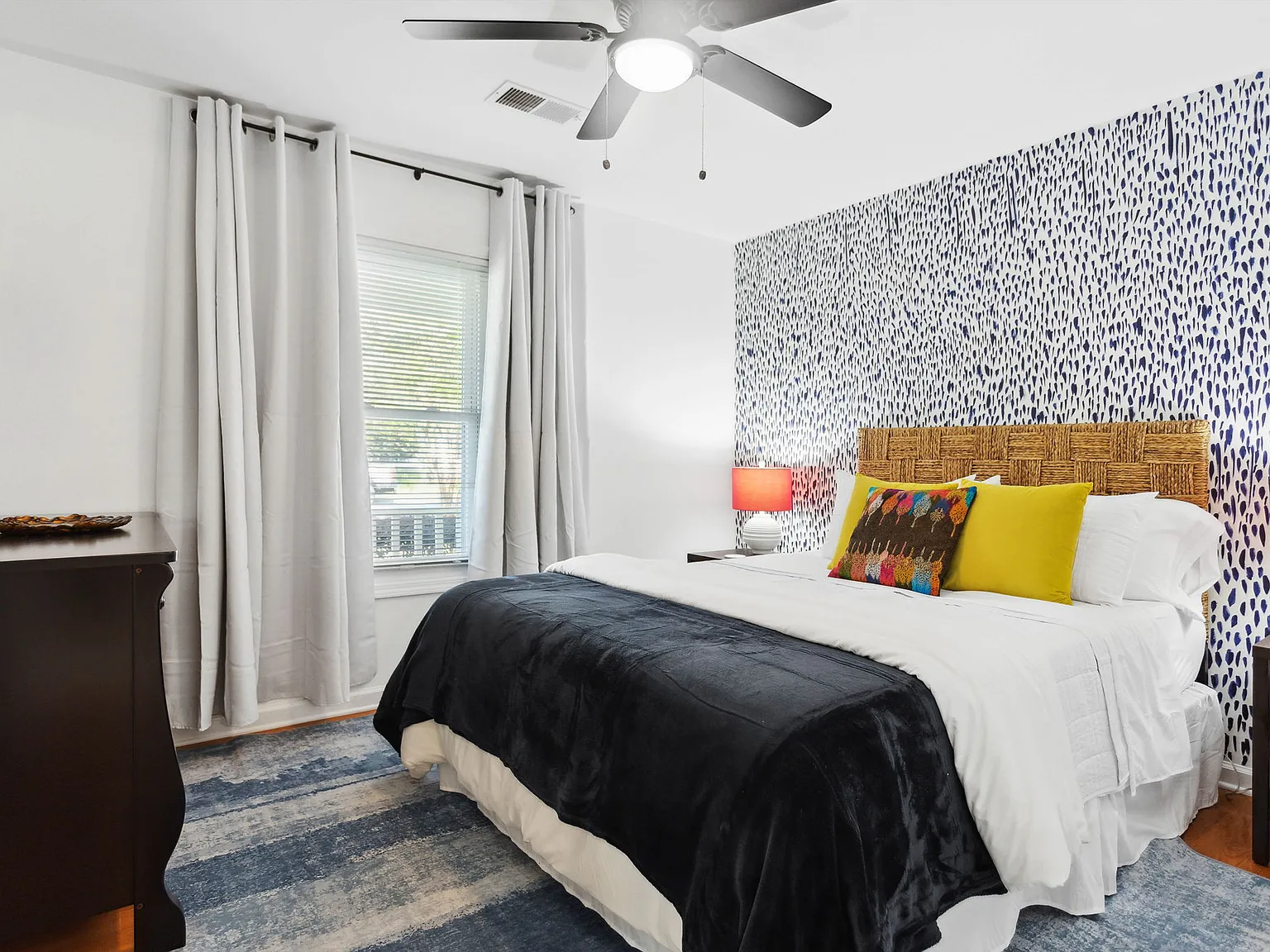 3 bed, $5,500 — Photo 2