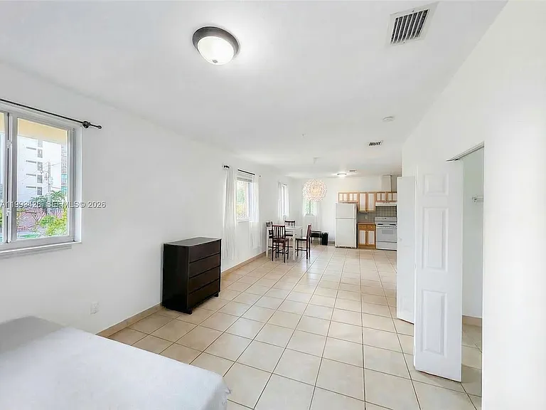404 NE 27th St #12A — Photo 11