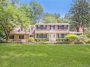 94 Woodridge Cir, New Canaan, CT 06840