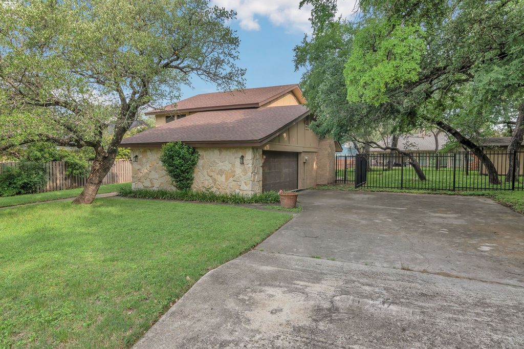7804 Skylake Dr, Fort Worth, TX - View 3