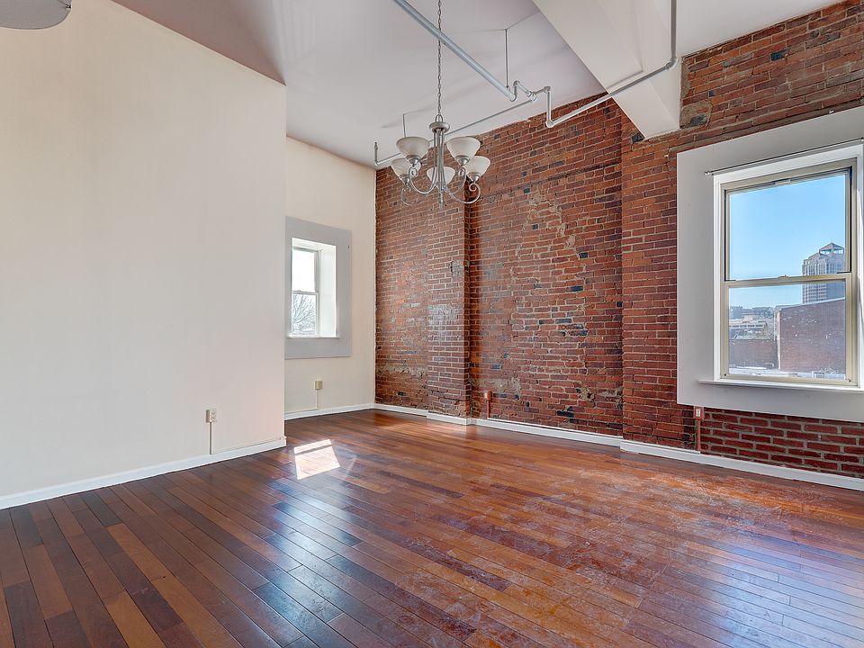 1st image of 850 Grand Ave #300