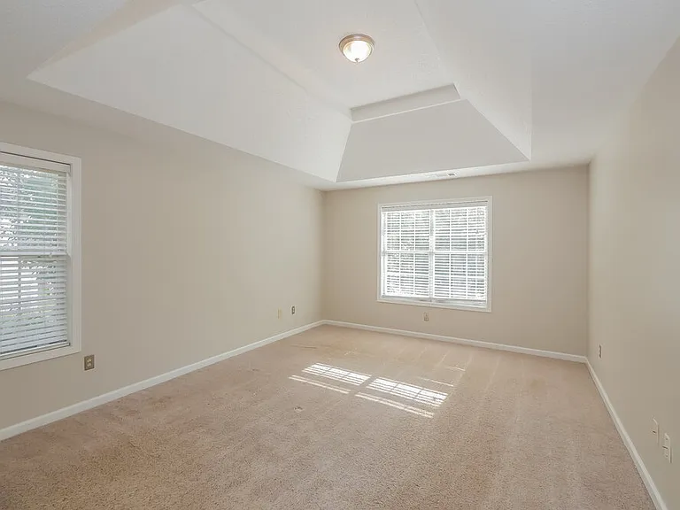 135 Masters Dr — Photo 12