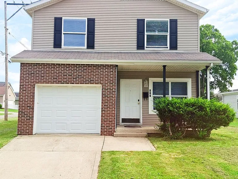 218 E Liberty St — Photo 1