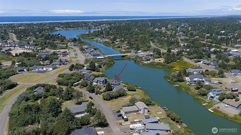 4th image of 142 Sea Breeze Loop SE