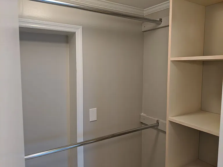 701 W Walnut St — Photo 10