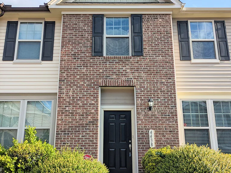 4438 Hillsgrove Rd — Photo 2