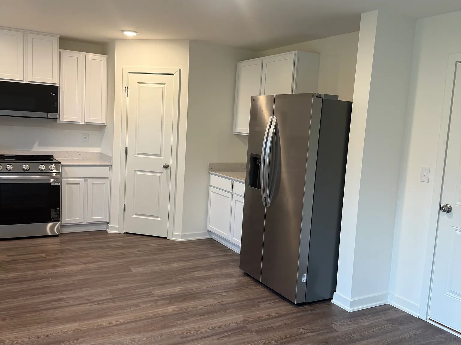 4 bed, 2014 sqft, $2,375 — Photo 3