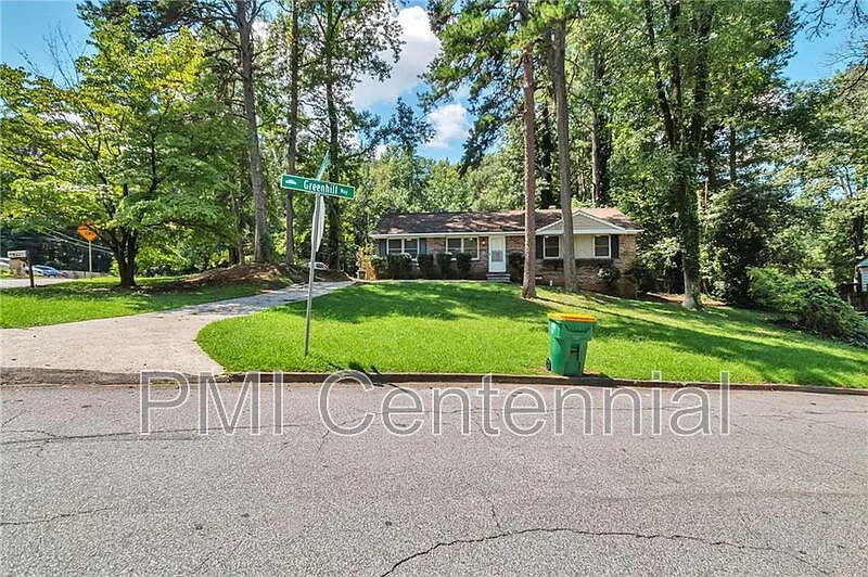 4 bed, 2.0 bath, 1296 sqft, $2,000 — Photo 2
