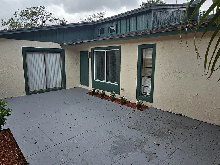 1016 Manor Dr #5C — Photo 3