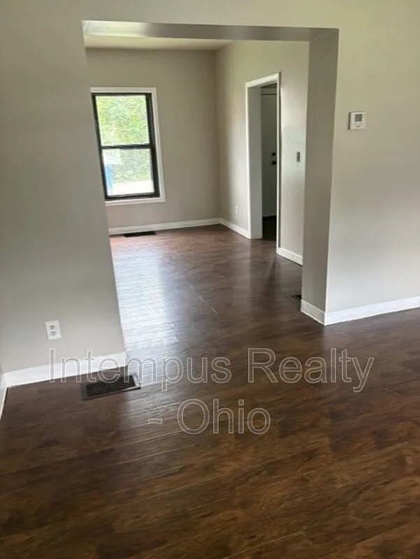 2 bed, 1.0 bath, $750 — Photo 3