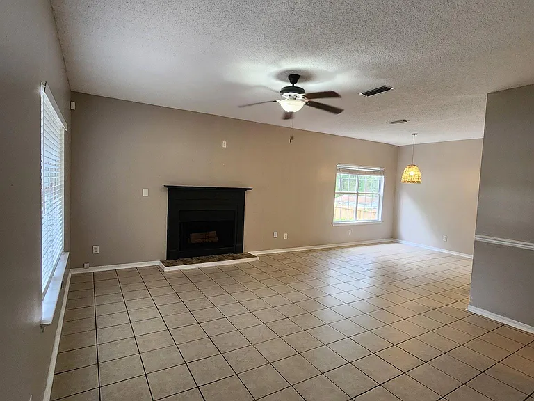 100 Dunbar Loop — Photo 2