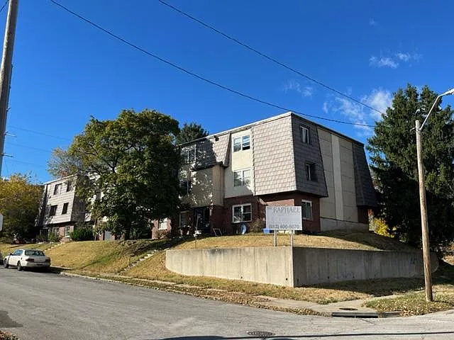 1228 E 30th St — Photo 3