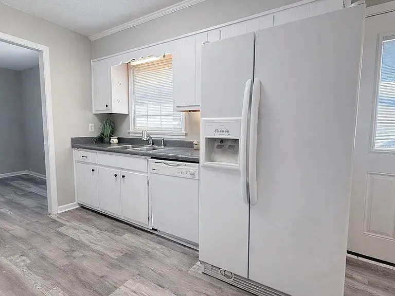 341 N Burbank Dr — Photo 7