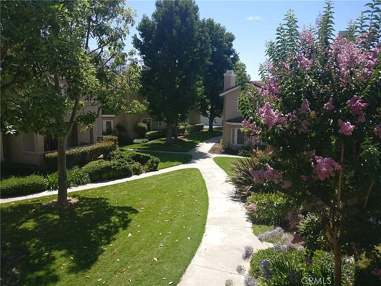 180 Greenmoor — Photo 14