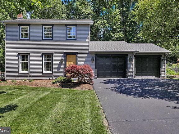2nd image of 313 Parkview Rd