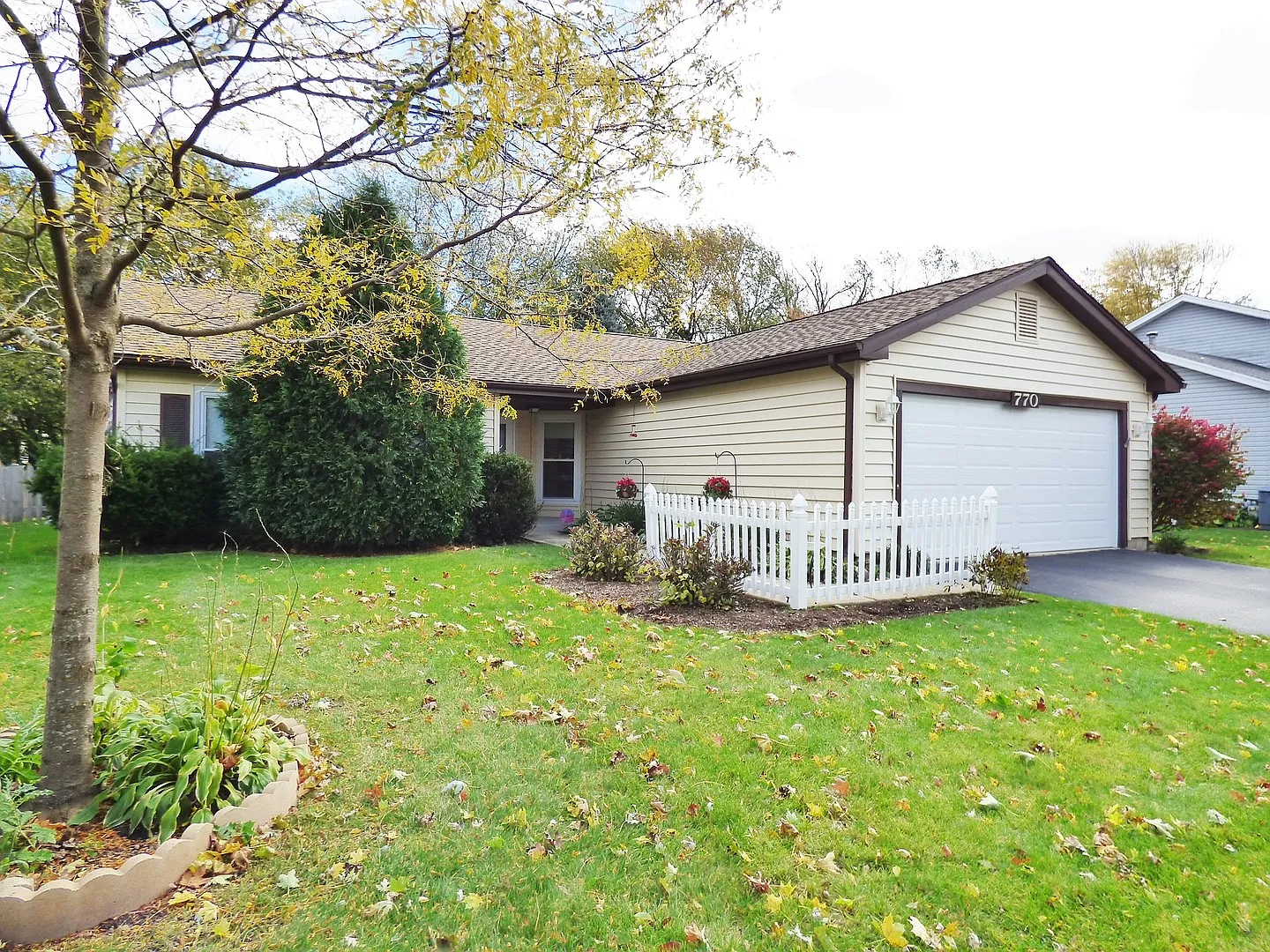 770 Applewood Ln photo 1