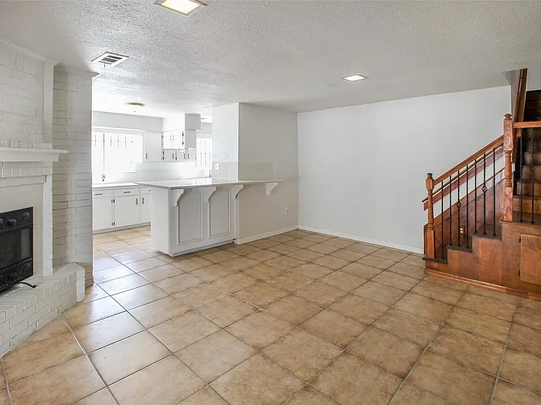 10322 Nold Dr — Photo 7