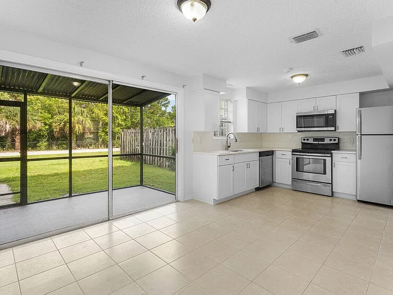 304 Georgian Park Dr — Photo 8