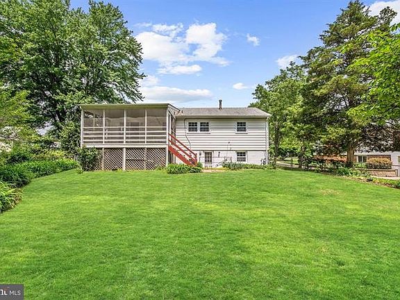 3rd image of 5605 Hereford Ct