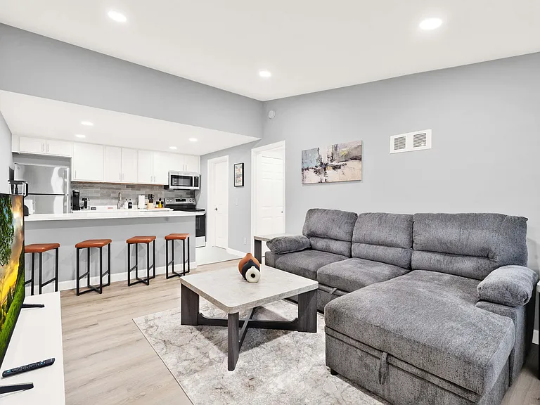 Heathmore Villas Apartments — Photo 25