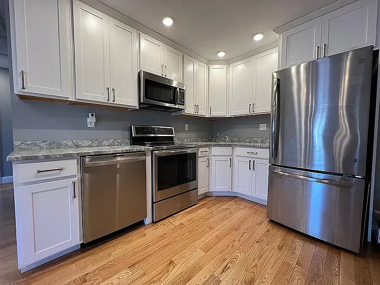 2 bed, 850 sqft, $2,300 — Photo 3