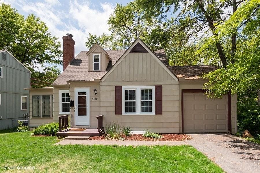 1st image of 8428 Ward Parkway Pl