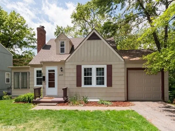 8428 Ward Parkway Pl, Kansas City, MO 64114