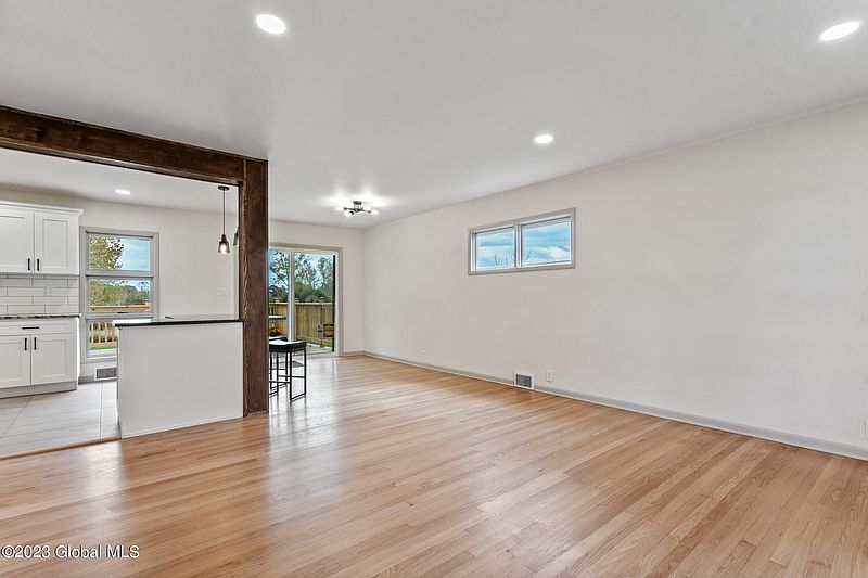 4th image of 380 Goode Street