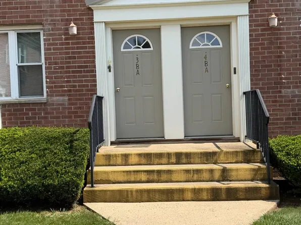 21 York Dr APT 3B, Edison, NJ 08817