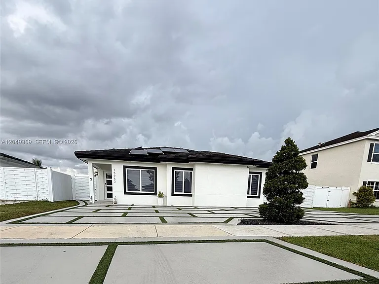 15953 SW 307th Ter — Photo 1